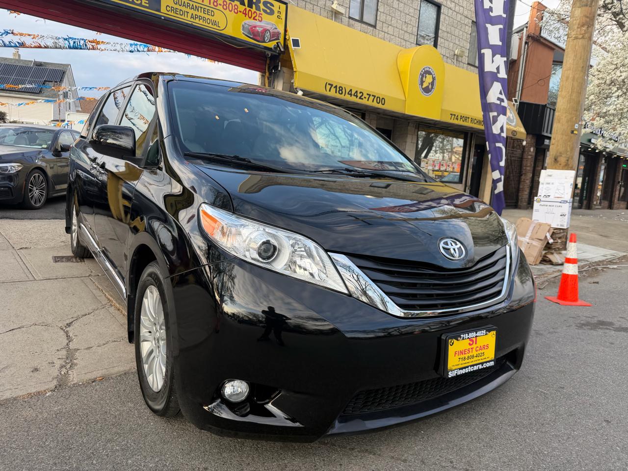 Toyota Sienna 5dr 7-Pass Van XLE FWD (Natl) 2017