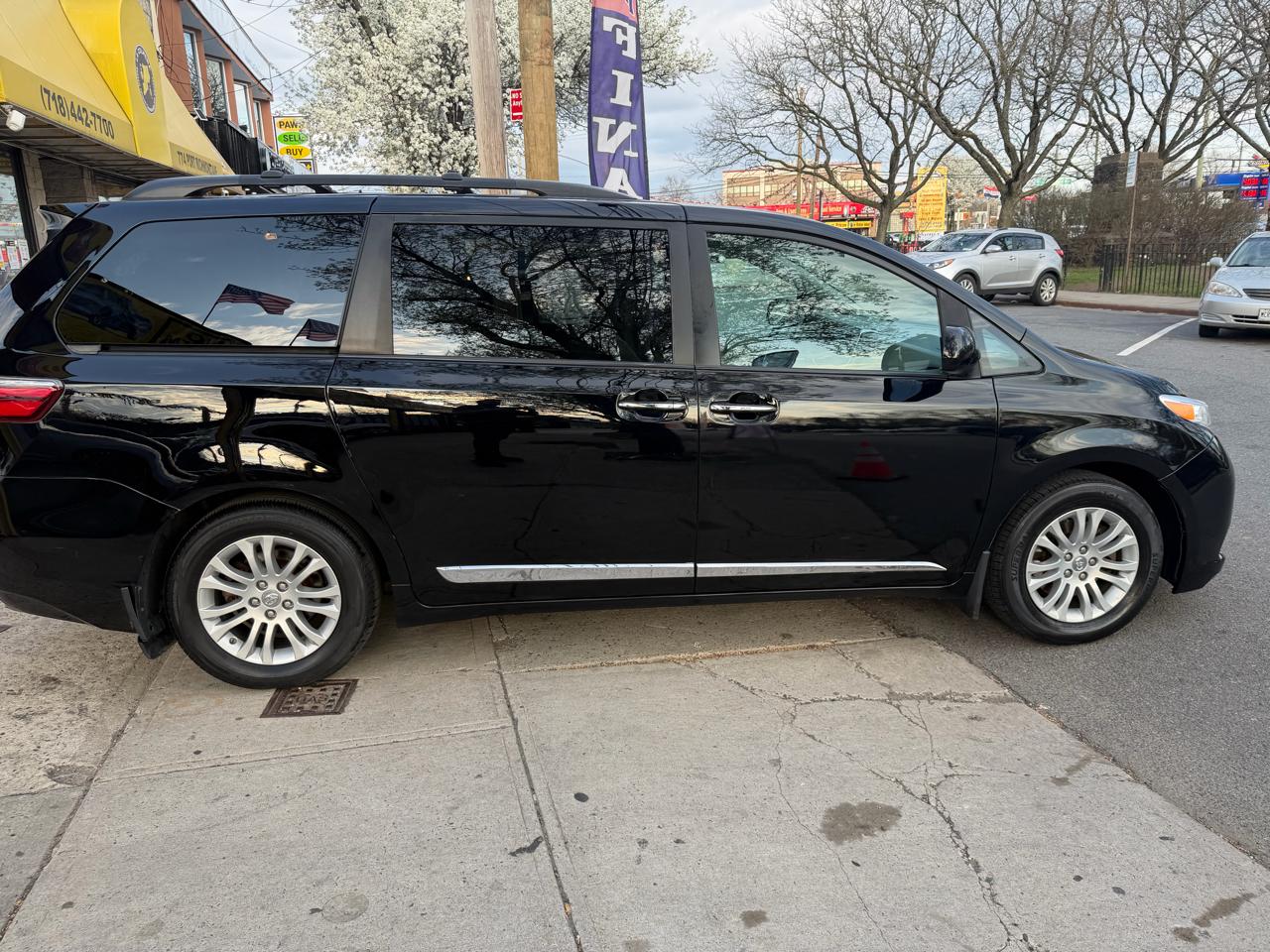 Toyota Sienna 5dr 7-Pass Van XLE FWD (Natl) 2017