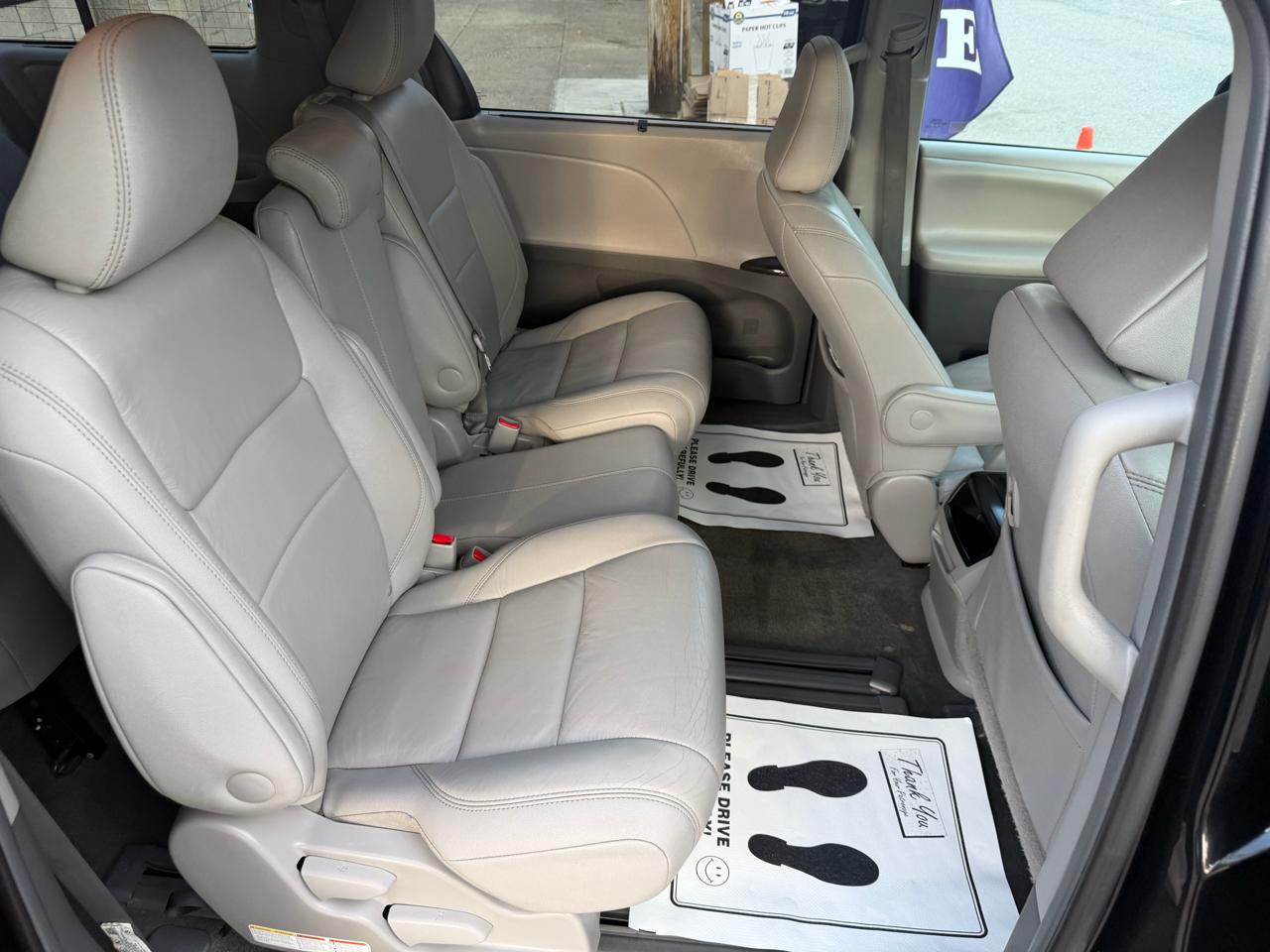 Toyota Sienna 5dr 7-Pass Van XLE FWD (Natl) 2017