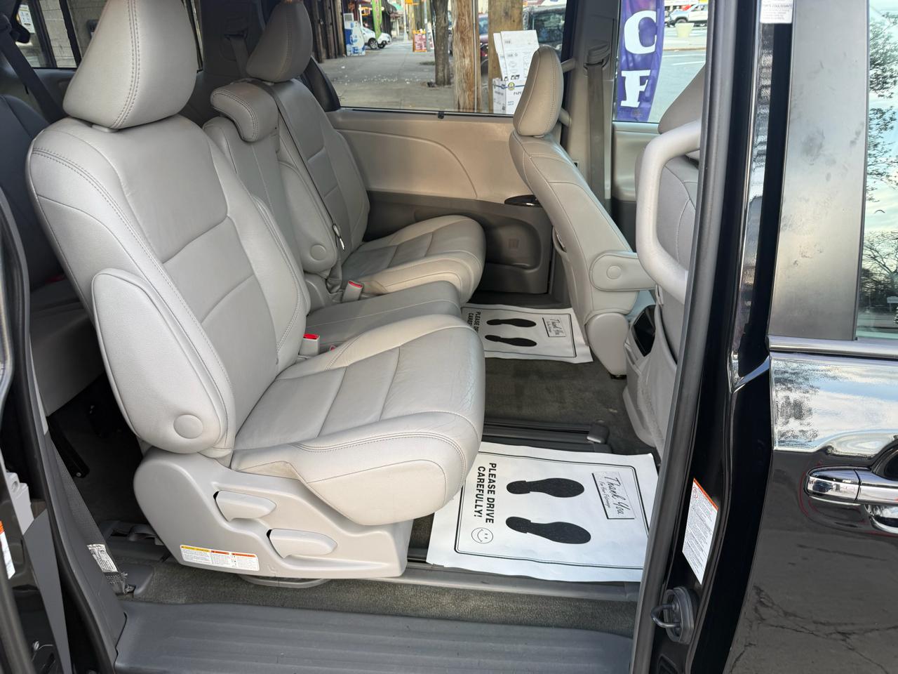 Toyota Sienna 5dr 7-Pass Van XLE FWD (Natl) 2017