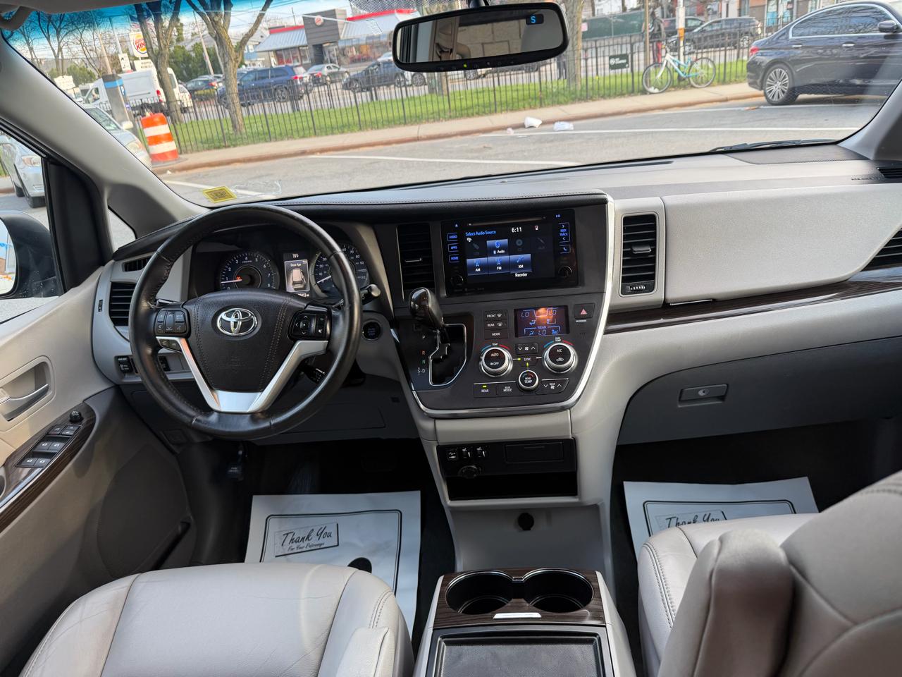 Toyota Sienna 5dr 7-Pass Van XLE FWD (Natl) 2017