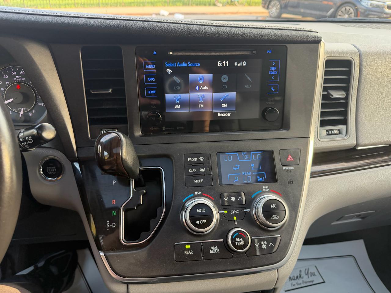 Toyota Sienna 5dr 7-Pass Van XLE FWD (Natl) 2017