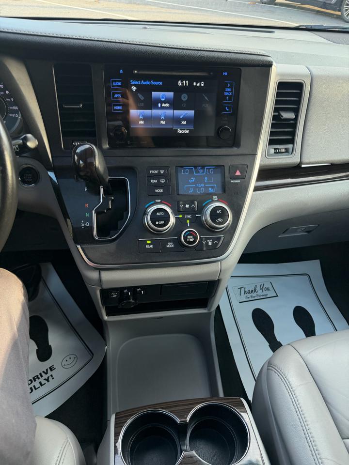 Toyota Sienna 5dr 7-Pass Van XLE FWD (Natl) 2017