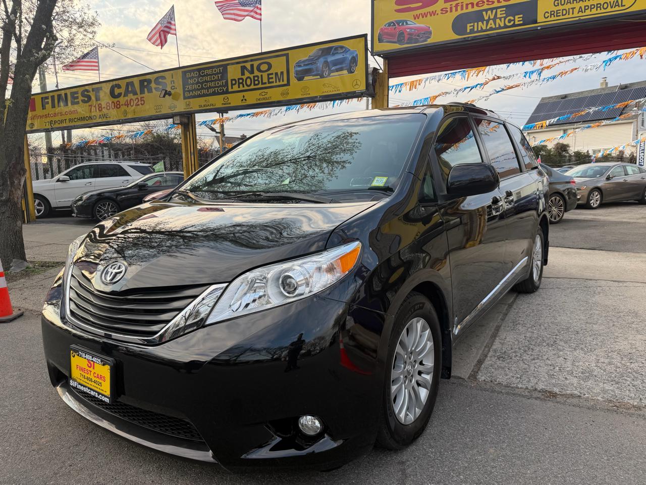 Toyota Sienna 5dr 7-Pass Van XLE FWD (Natl) 2017