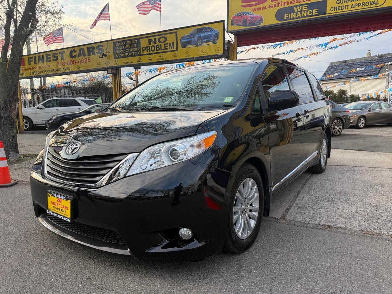 Toyota Sienna 5dr 7-Pass Van XLE FWD (Natl) 2017
