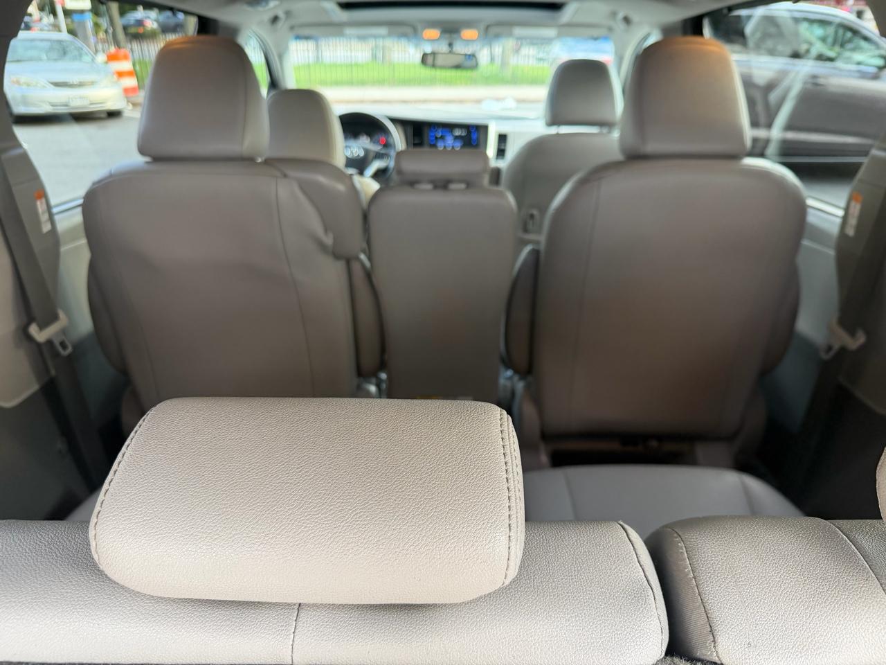 Toyota Sienna 5dr 7-Pass Van XLE FWD (Natl) 2017