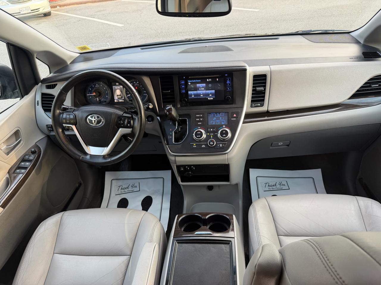 Toyota Sienna 5dr 7-Pass Van XLE FWD (Natl) 2017