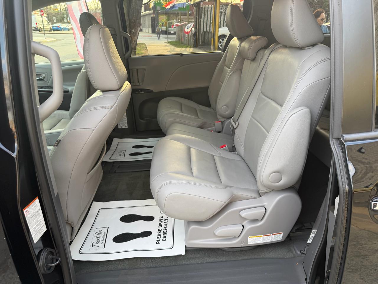 Toyota Sienna 5dr 7-Pass Van XLE FWD (Natl) 2017