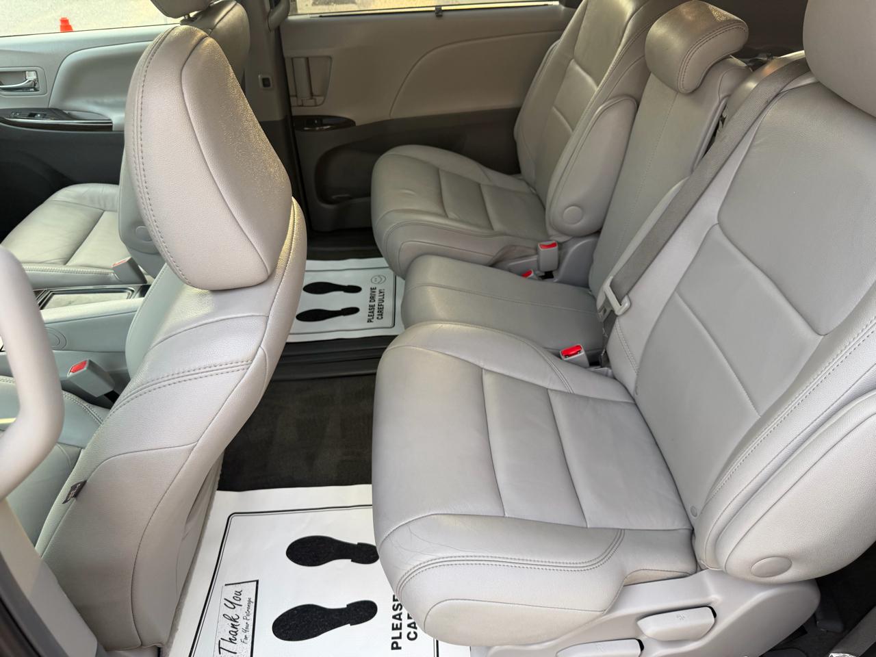Toyota Sienna 5dr 7-Pass Van XLE FWD (Natl) 2017