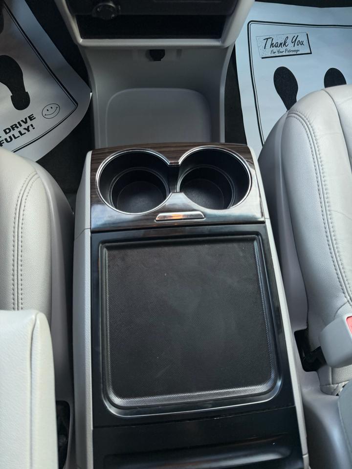 Toyota Sienna 5dr 7-Pass Van XLE FWD (Natl) 2017