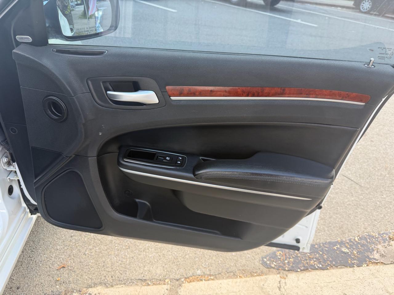 Chrysler 300 Limited RWD 2012