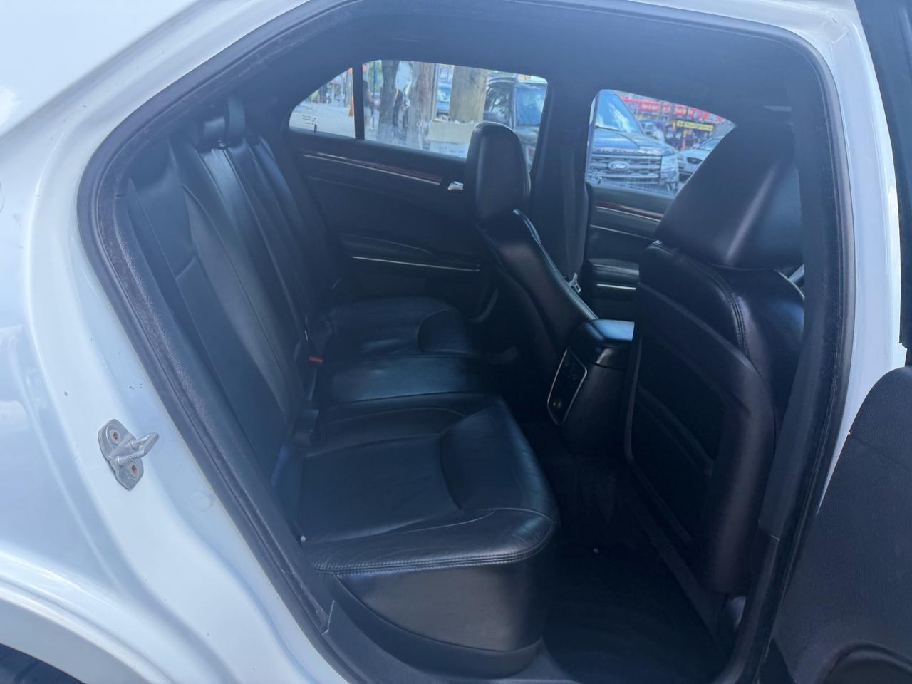 Chrysler 300 Limited RWD 2012