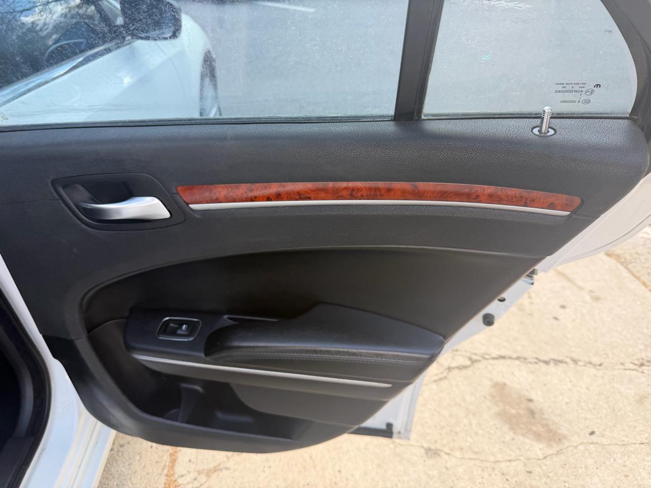 Chrysler 300 Limited RWD 2012