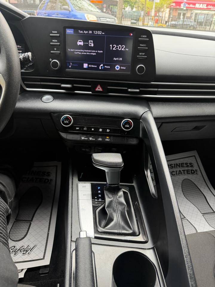 Hyundai Elantra SEL 2022