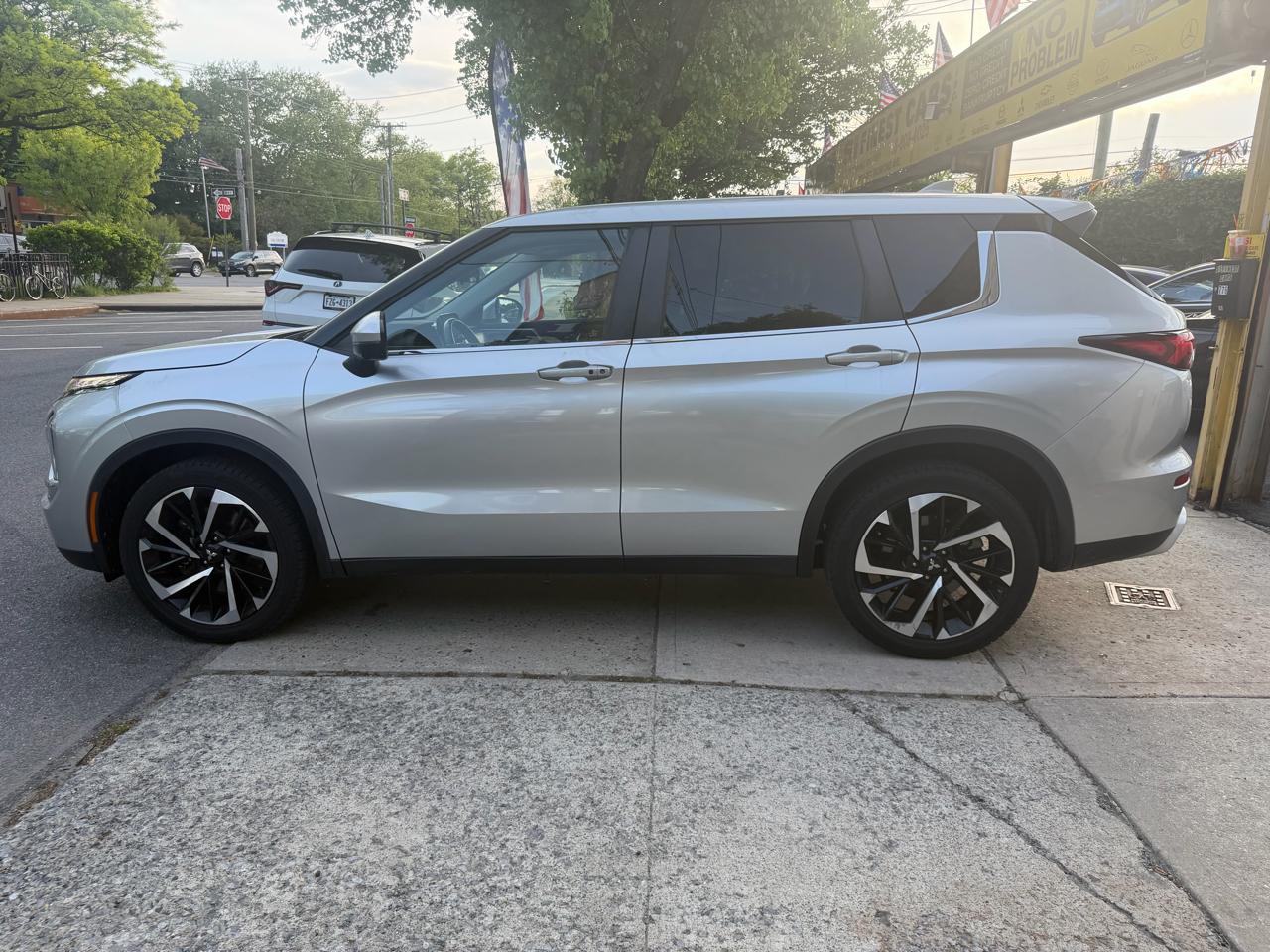 Mitsubishi Outlander SE 4WD 2022