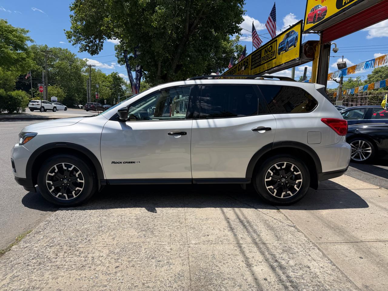 Nissan Pathfinder SV 4WD 2020