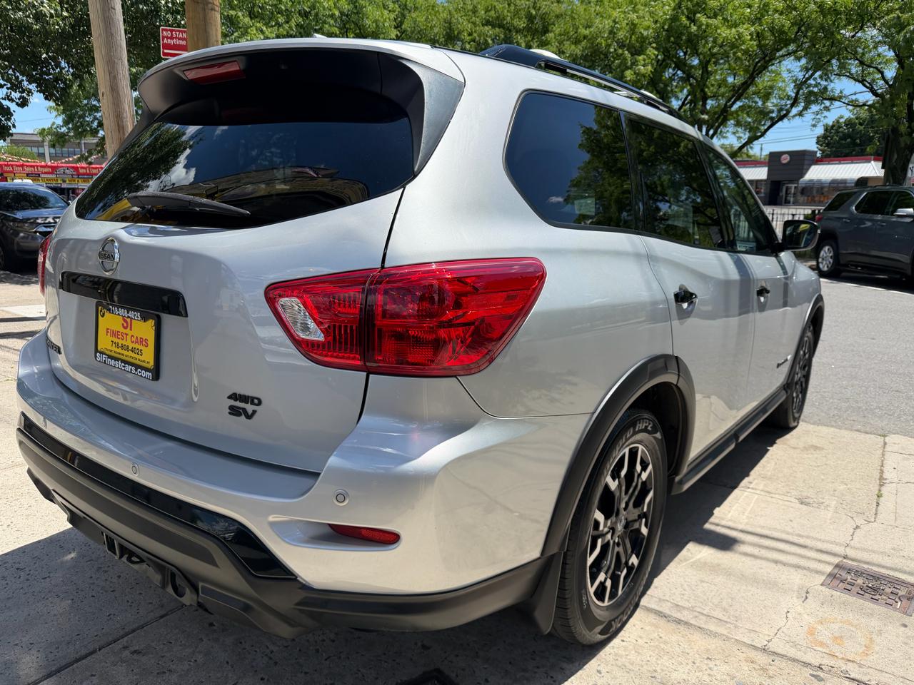 Nissan Pathfinder SV 4WD 2020