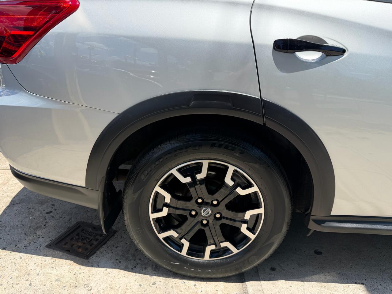 Nissan Pathfinder SV 4WD 2020