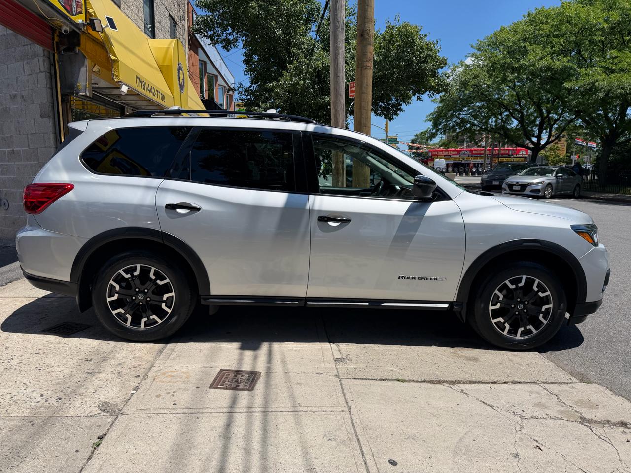 Nissan Pathfinder SV 4WD 2020