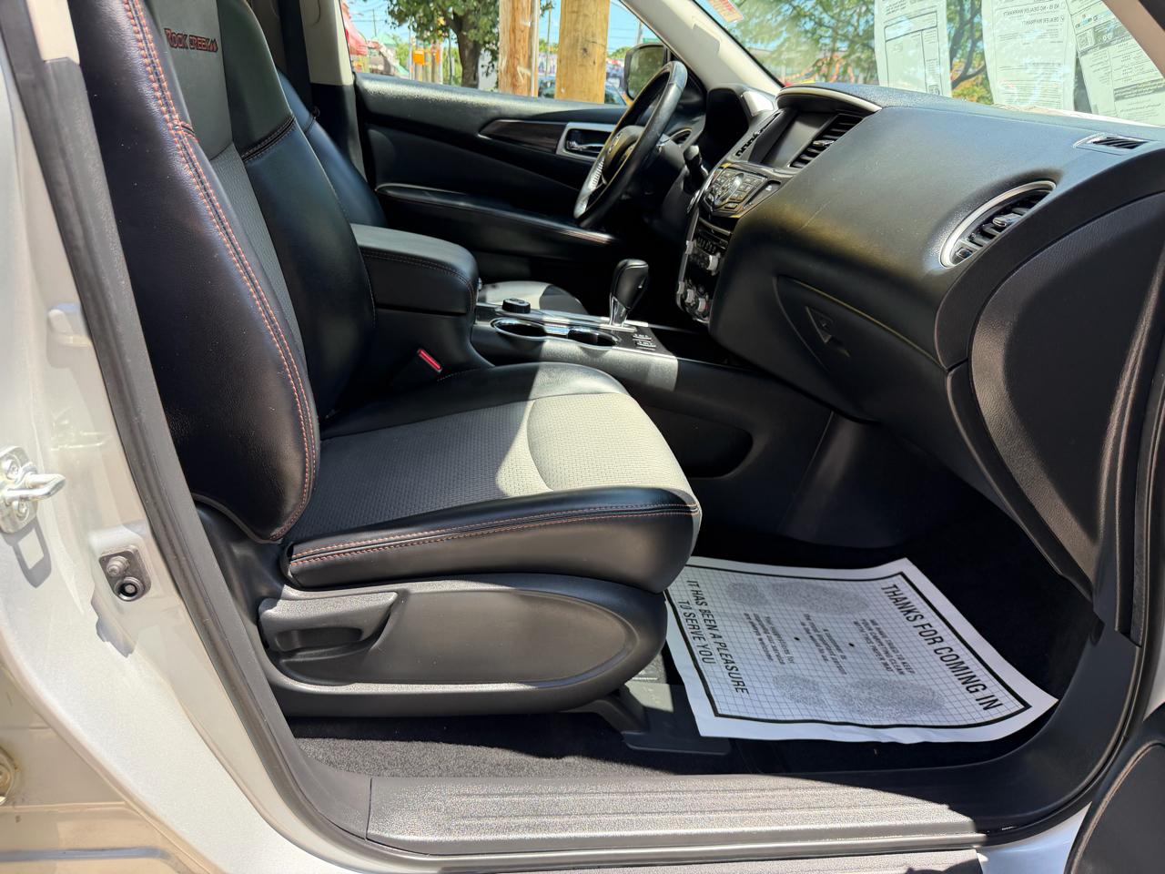Nissan Pathfinder SV 4WD 2020