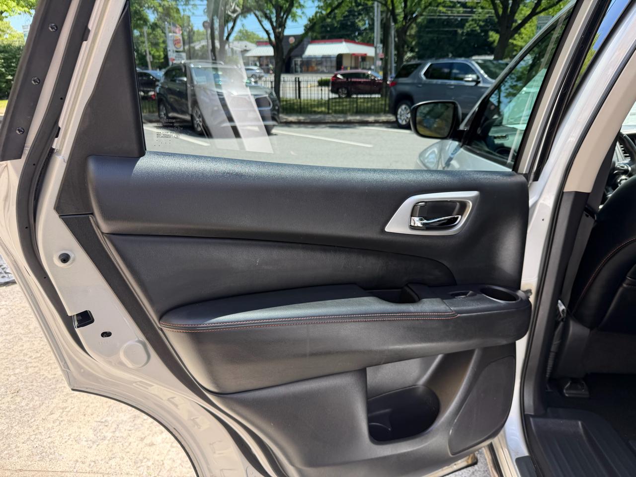 Nissan Pathfinder SV 4WD 2020
