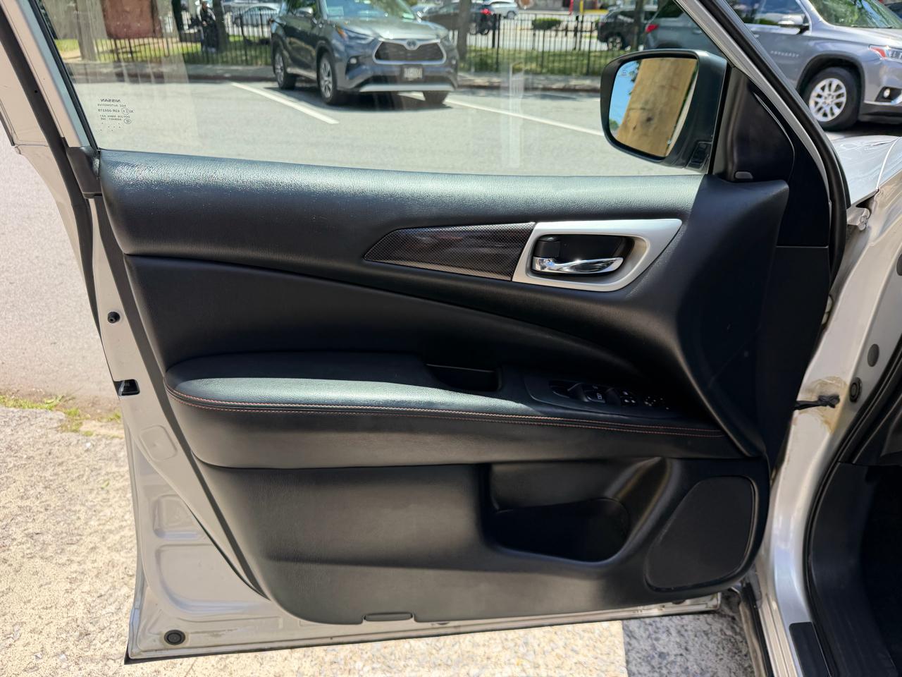 Nissan Pathfinder SV 4WD 2020