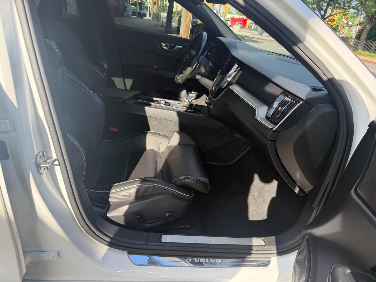 Volvo S60 T6 R-Design AWD 2019