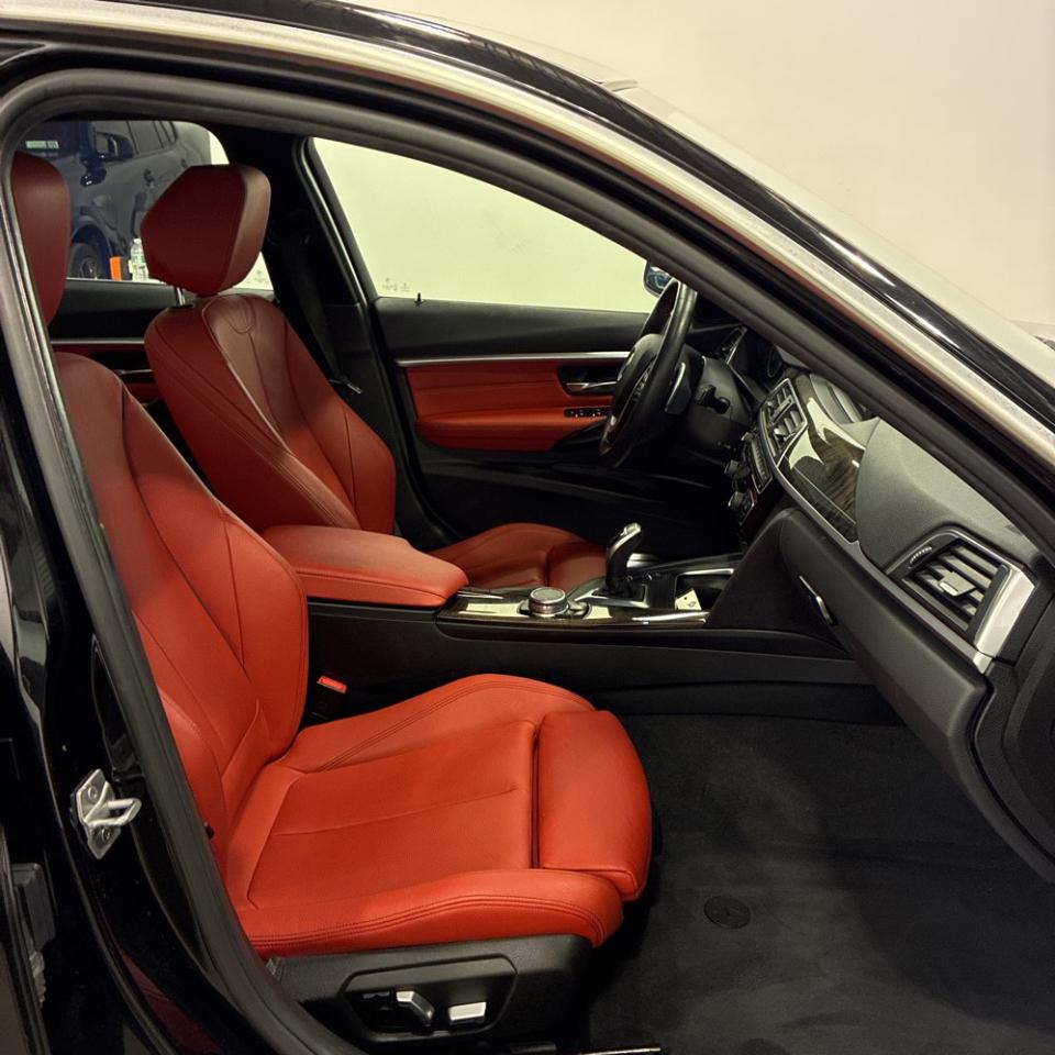 BMW 3-Series 330i xDrive SULEV Sedan 2017