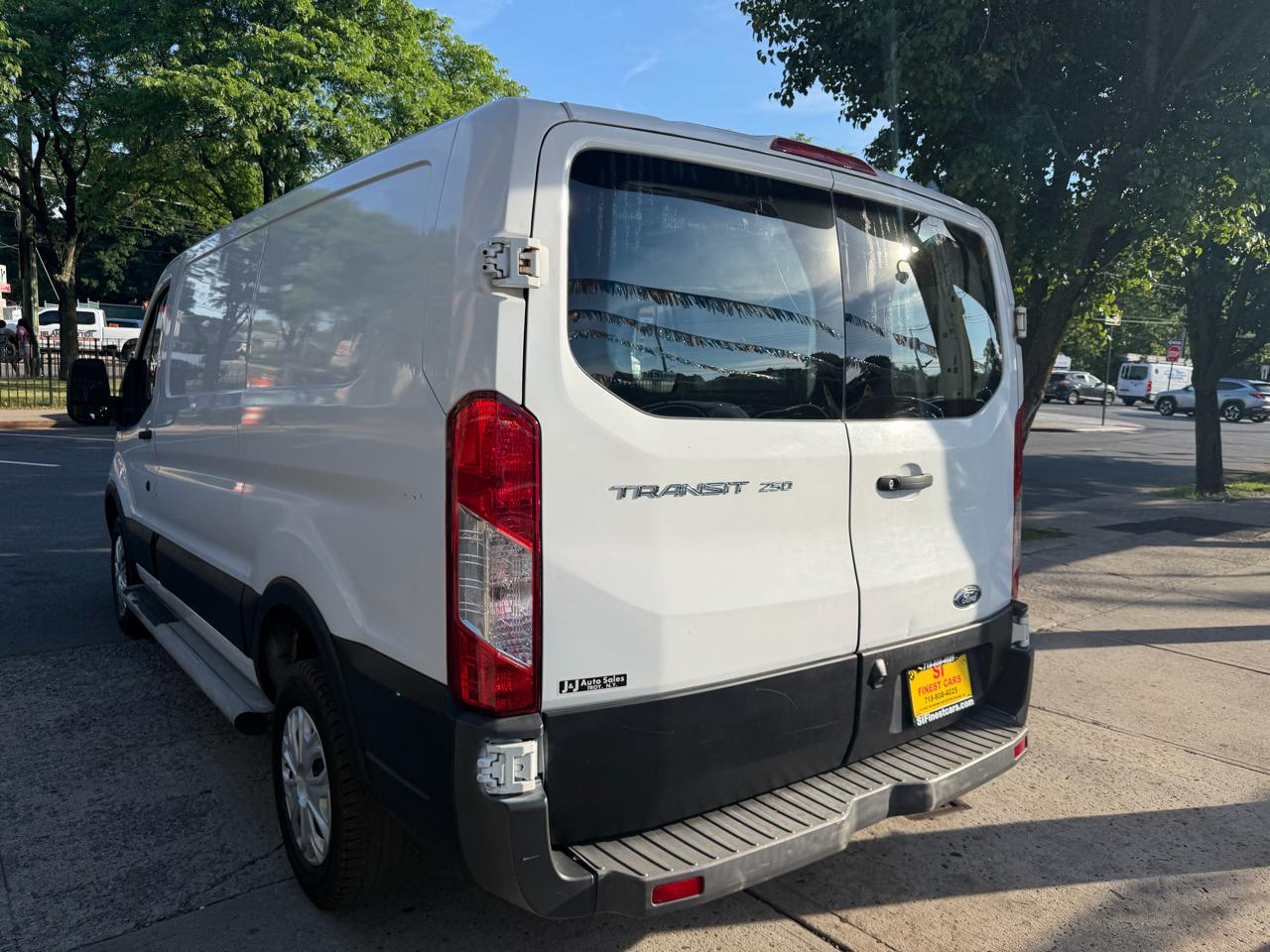 Ford Transit 250 Van Low Roof 60/40 Pass.130-in. WB 2018