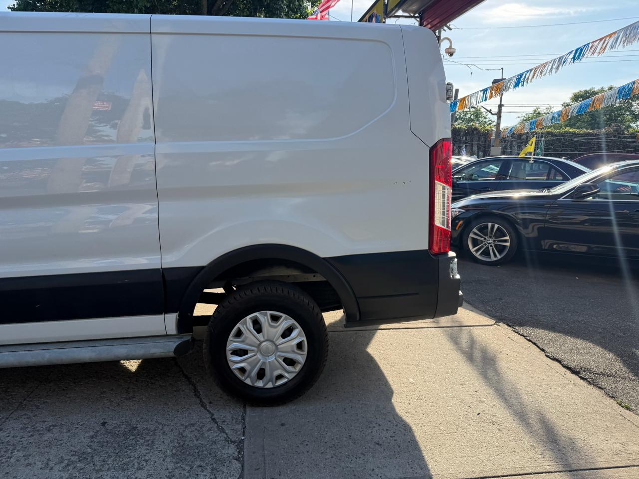 Ford Transit 250 Van Low Roof 60/40 Pass.130-in. WB 2018