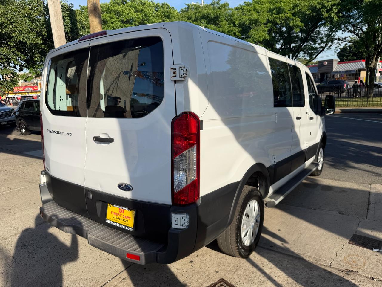 Ford Transit 250 Van Low Roof 60/40 Pass.130-in. WB 2018