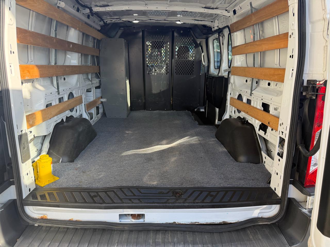 Ford Transit 250 Van Low Roof 60/40 Pass.130-in. WB 2018