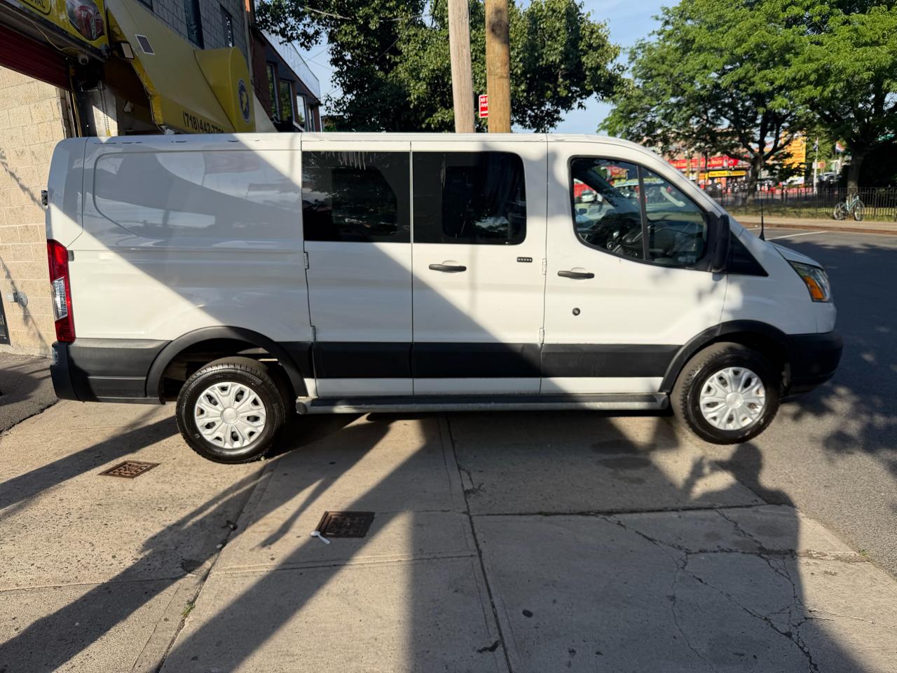 Ford Transit 250 Van Low Roof 60/40 Pass.130-in. WB 2018