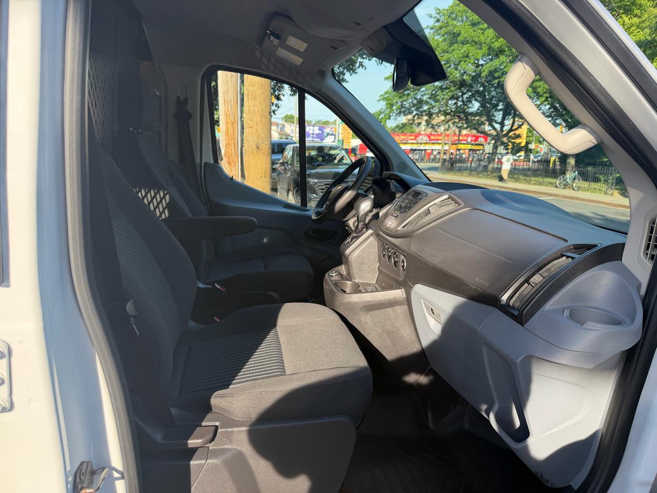 Ford Transit 250 Van Low Roof 60/40 Pass.130-in. WB 2018