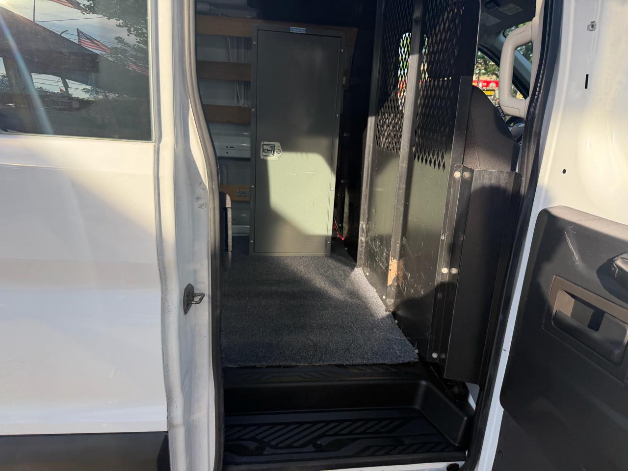 Ford Transit 250 Van Low Roof 60/40 Pass.130-in. WB 2018