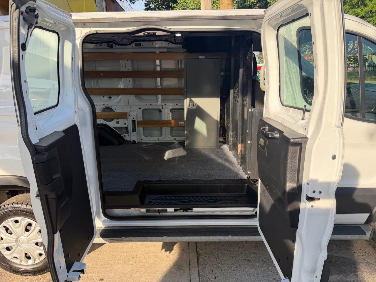Ford Transit 250 Van Low Roof 60/40 Pass.130-in. WB 2018