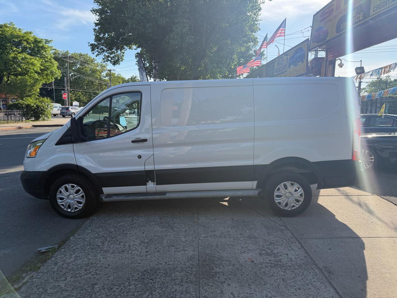 Ford Transit 250 Van Low Roof 60/40 Pass.130-in. WB 2018