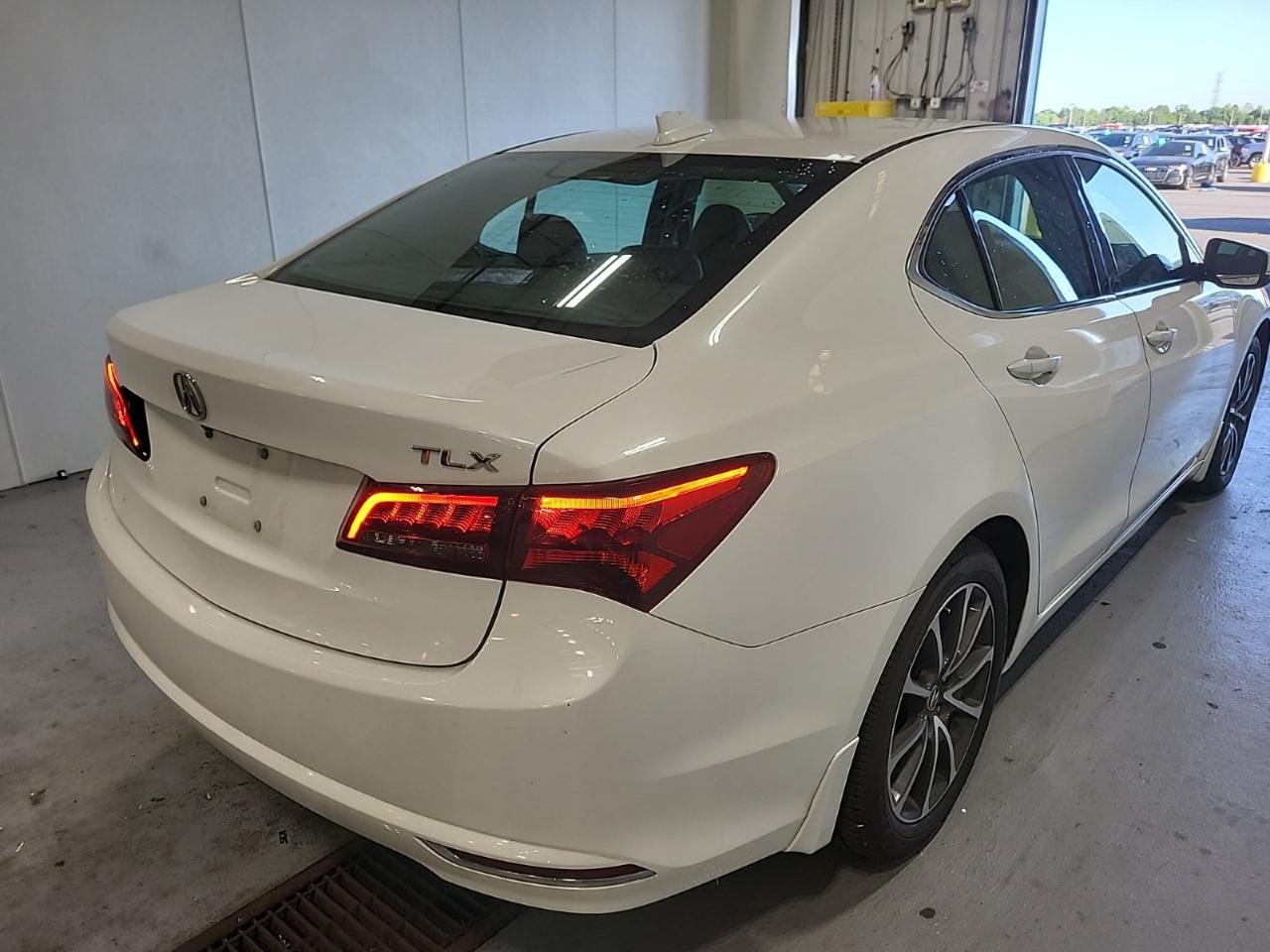 Acura TLX 9-Spd AT w/Technology Package 2017