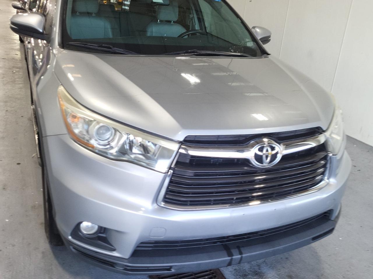 Toyota Highlander XLE FWD V6 2015