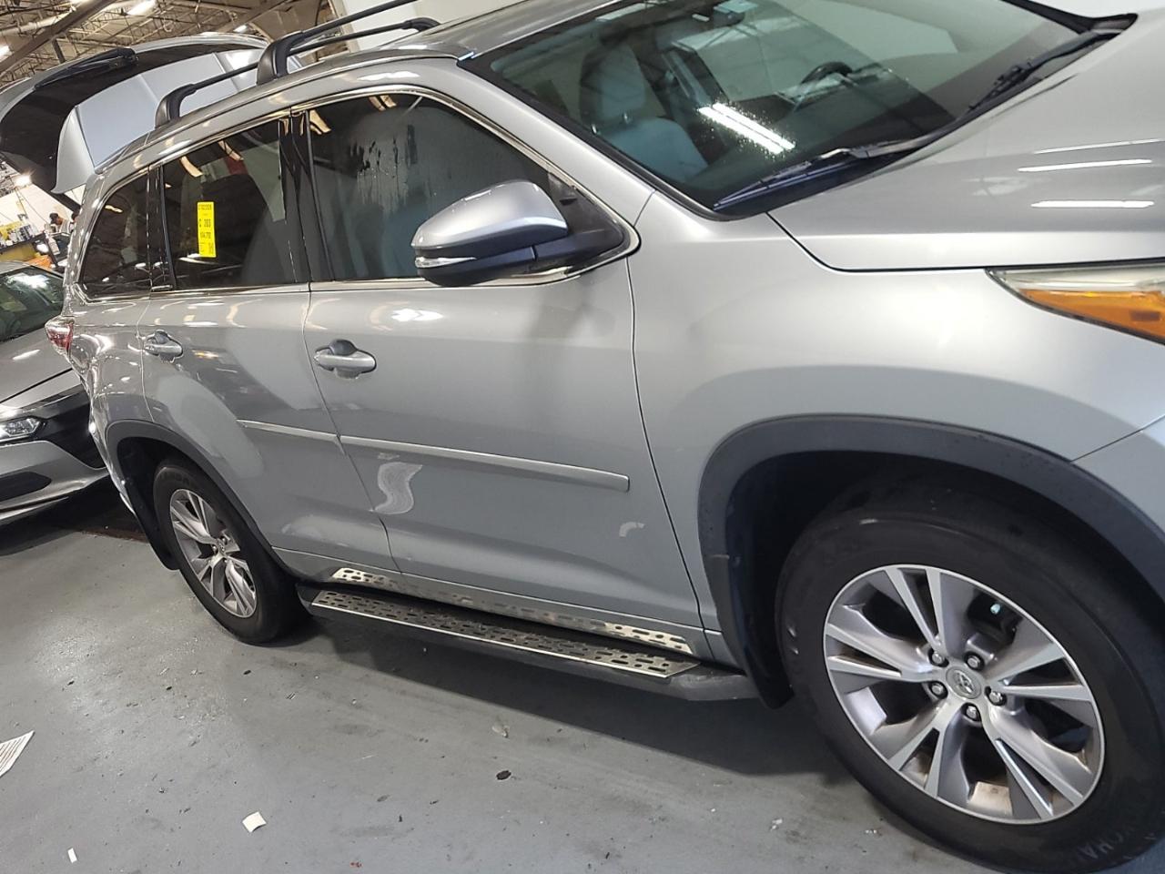 Toyota Highlander XLE FWD V6 2015