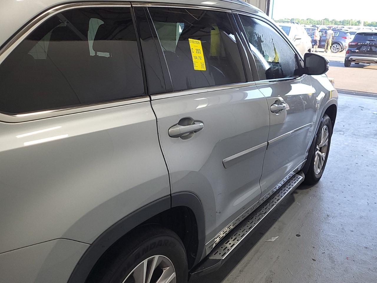 Toyota Highlander XLE FWD V6 2015