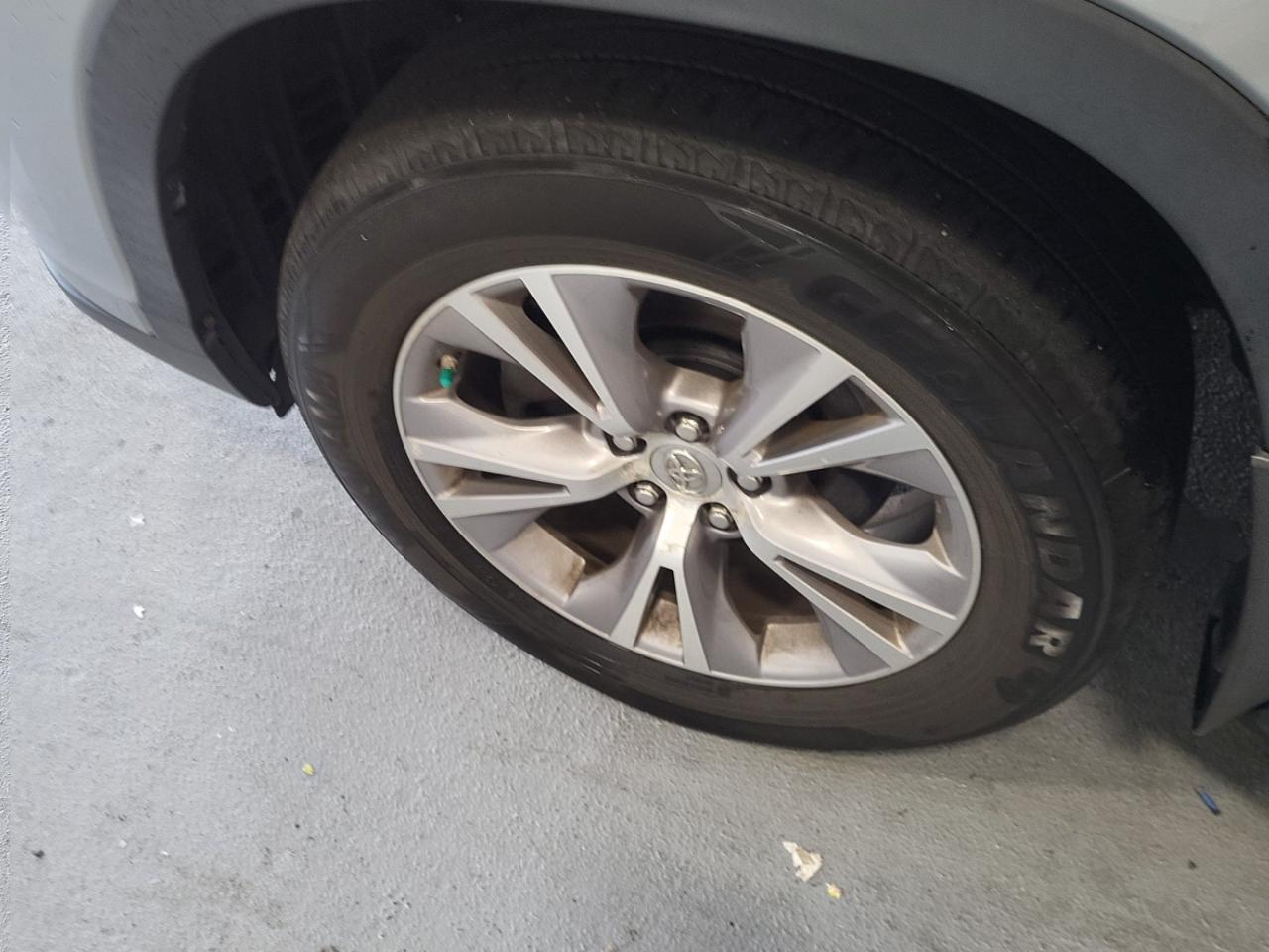Toyota Highlander XLE FWD V6 2015