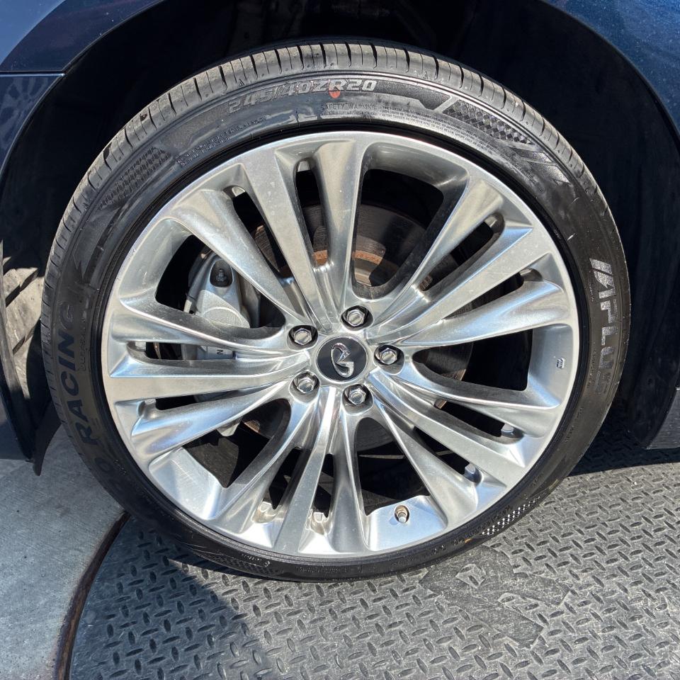 Infiniti Q70 3.7 AWD 2017