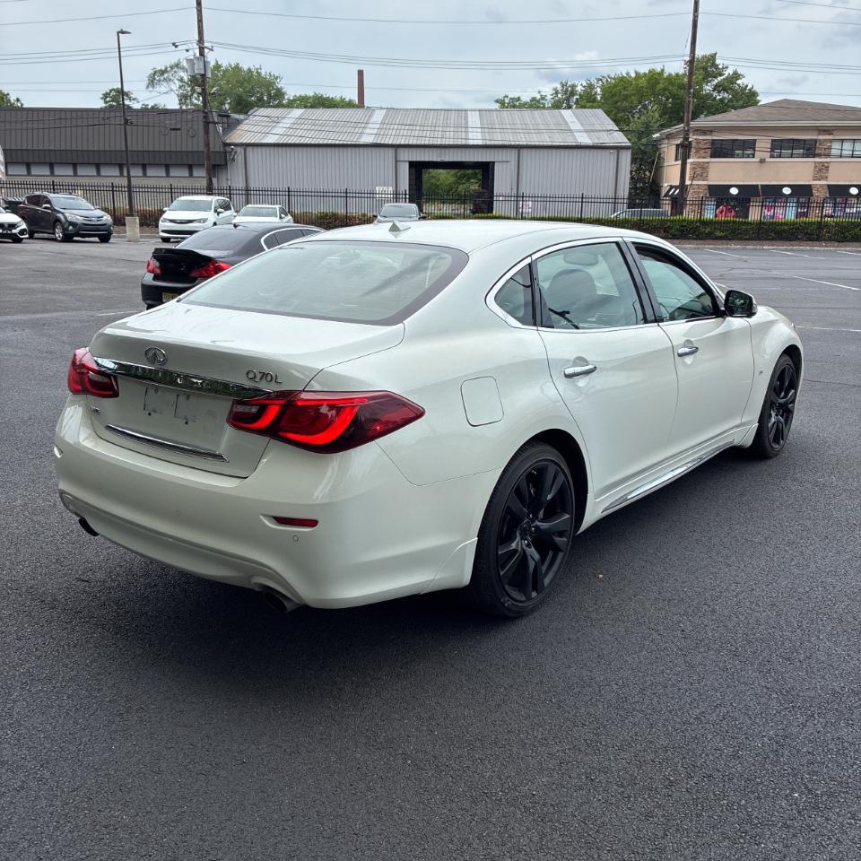 Infiniti Q70L 3.7 4D Sedan 2018