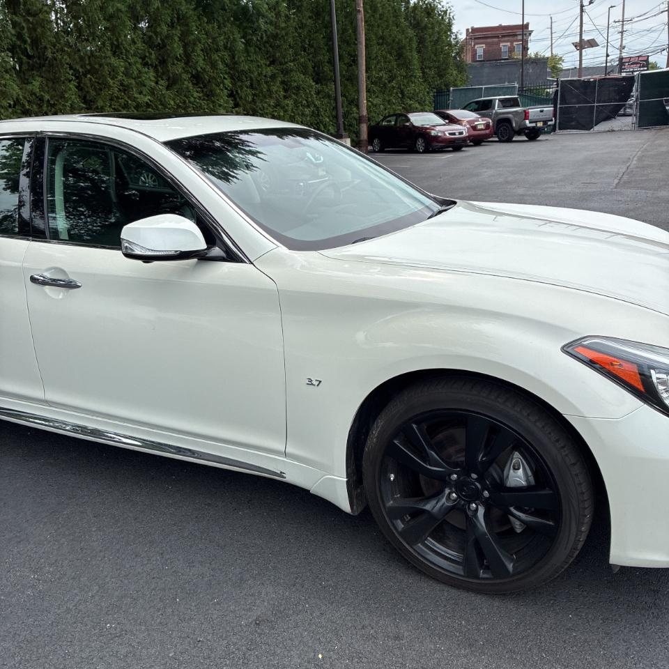 Infiniti Q70L 3.7 4D Sedan 2018