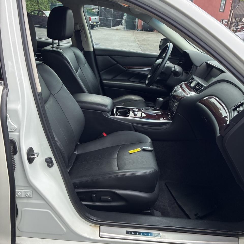 Infiniti Q70L 3.7 4D Sedan 2018