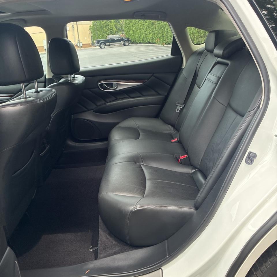 Infiniti Q70L 3.7 4D Sedan 2018