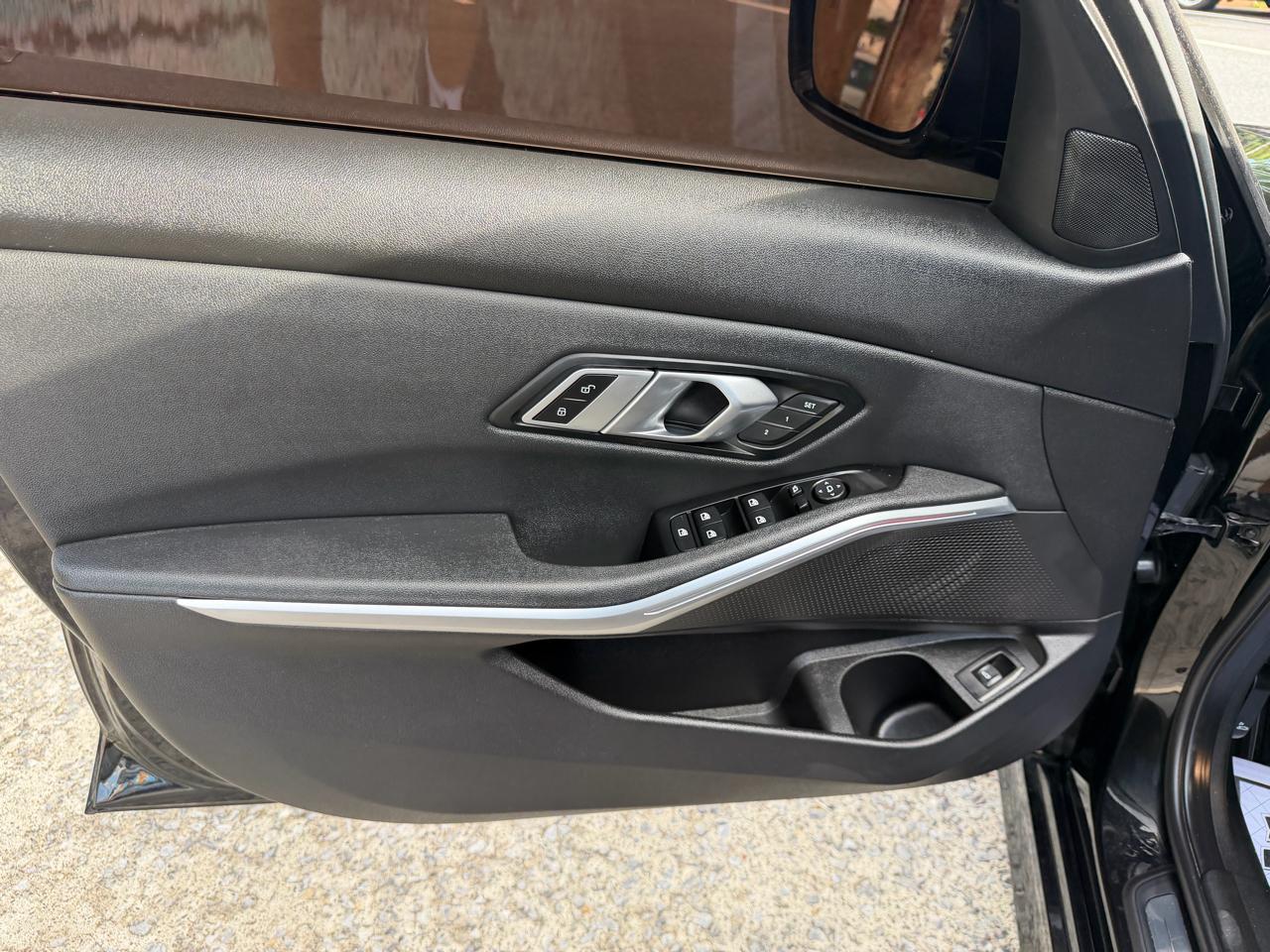 BMW 3-Series 330i xDrive 2020