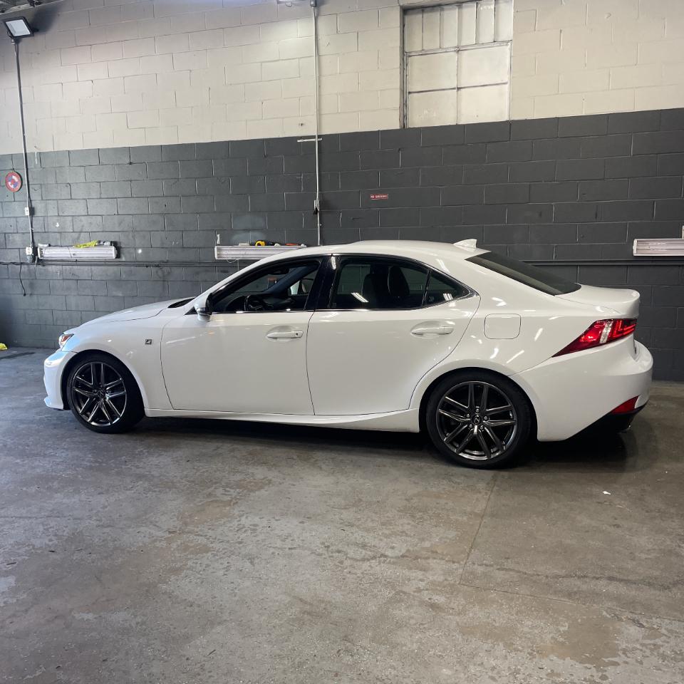 Lexus IS 300 F SPORT Design 2016