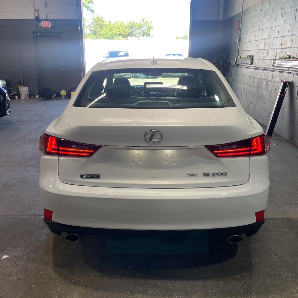 Lexus IS 300 F SPORT Design 2016